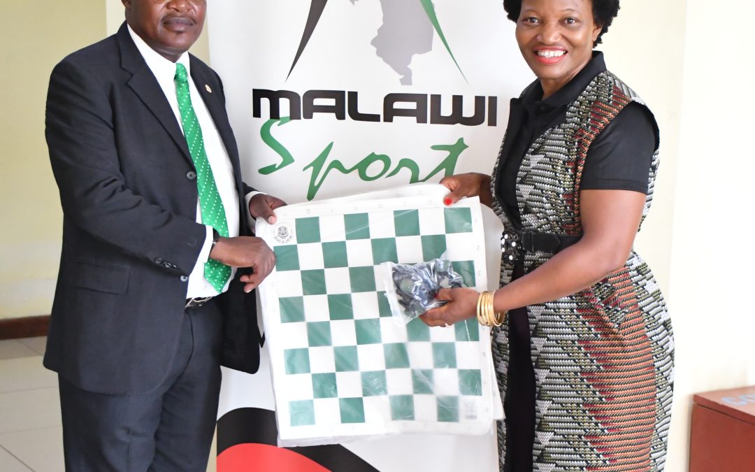 NAMANGALE DONATES CHESS SETS TO MNCS